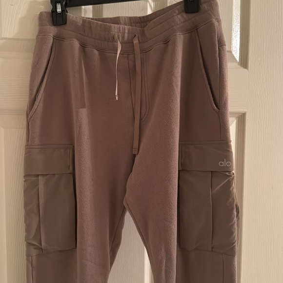ALO Yoga Tan Cargo Pants - Picture 3 of 7